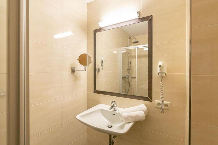 Apartment In Fuegen With A Shared Wellness Zewnętrze zdjęcie